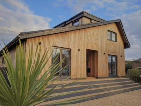 Cranmer - New Eco Beach House 4 Bed HOT TUB & Bikes